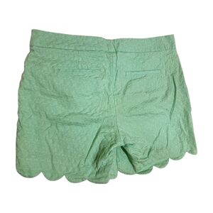 Crown & Ivy Curvy Pastel Green Shorts